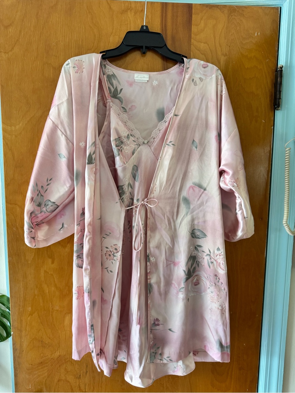 90s Secret Treasures Pink Floral Satin Robe & Chemise Set